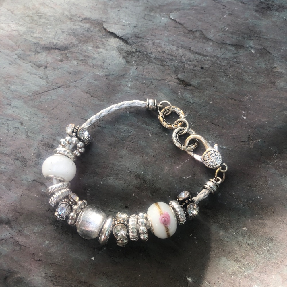 Pretty white/silver/pink beaded bracelet